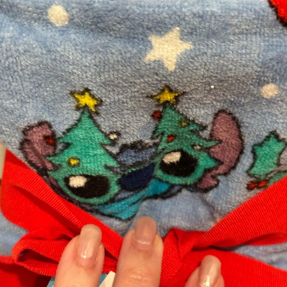 Stitch - Christmas Hand Towels - pack of 2 - Picture 4 of 5